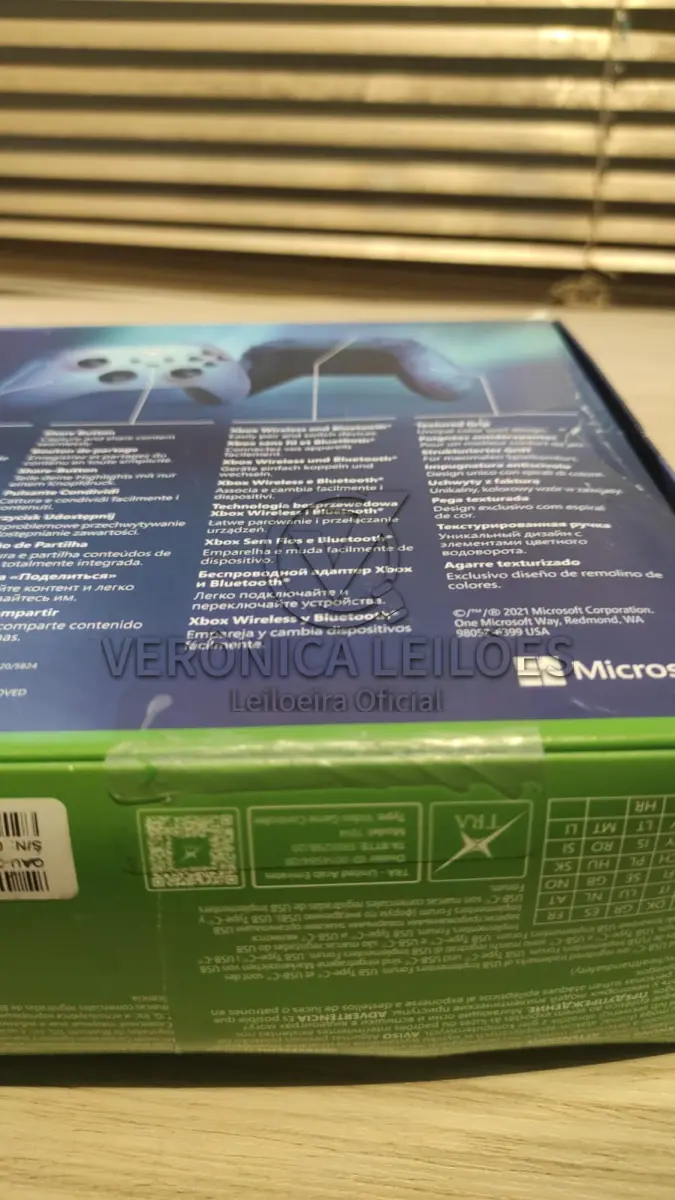 LOTE 041 - Controle para videogame XBOX Aqua Shift