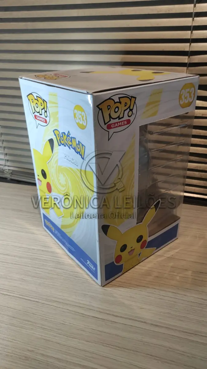 LOTE 054 - Funko Pop! Pokemon - Pikachu prateado - Código 353 Grande