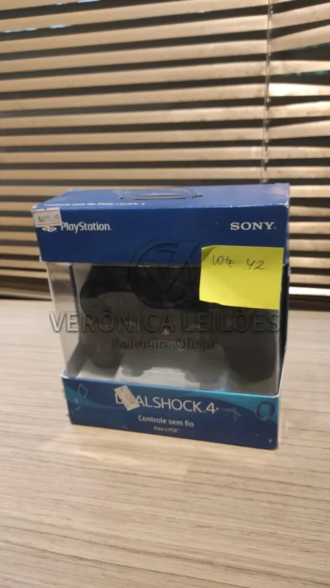 LOTE 042 - Controle para videogame Dual Shock 4