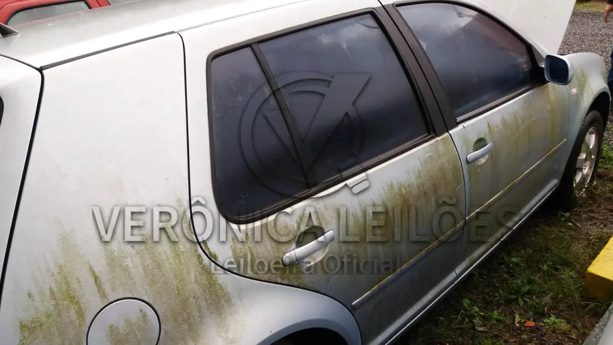 LOTE 001 - Golf 2002