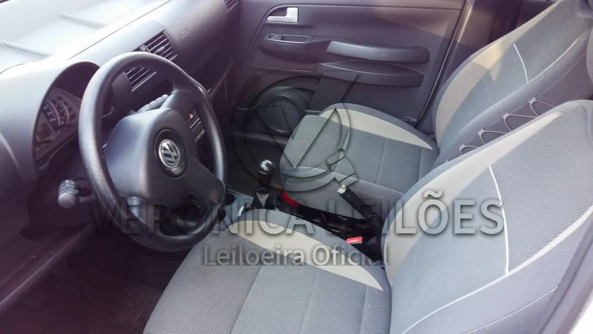 LOTE 001 - Cross Fox