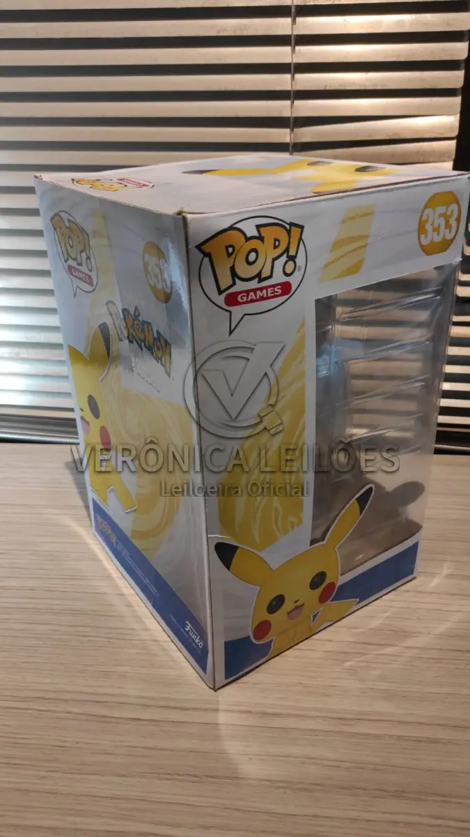 LOTE 053 - Funko Pop! Pokemon - Pikachu prateado - Código 353 Grande