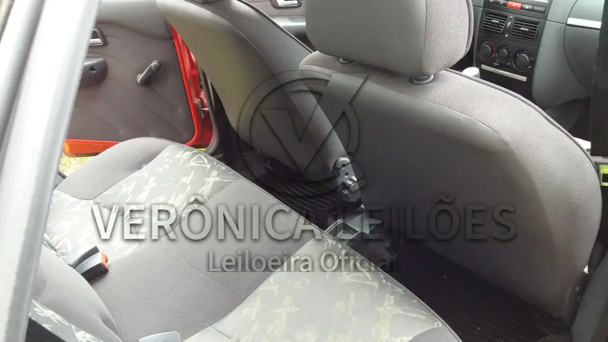 LOTE 002 - FIAT PALIO WEEKEND 2005/2006