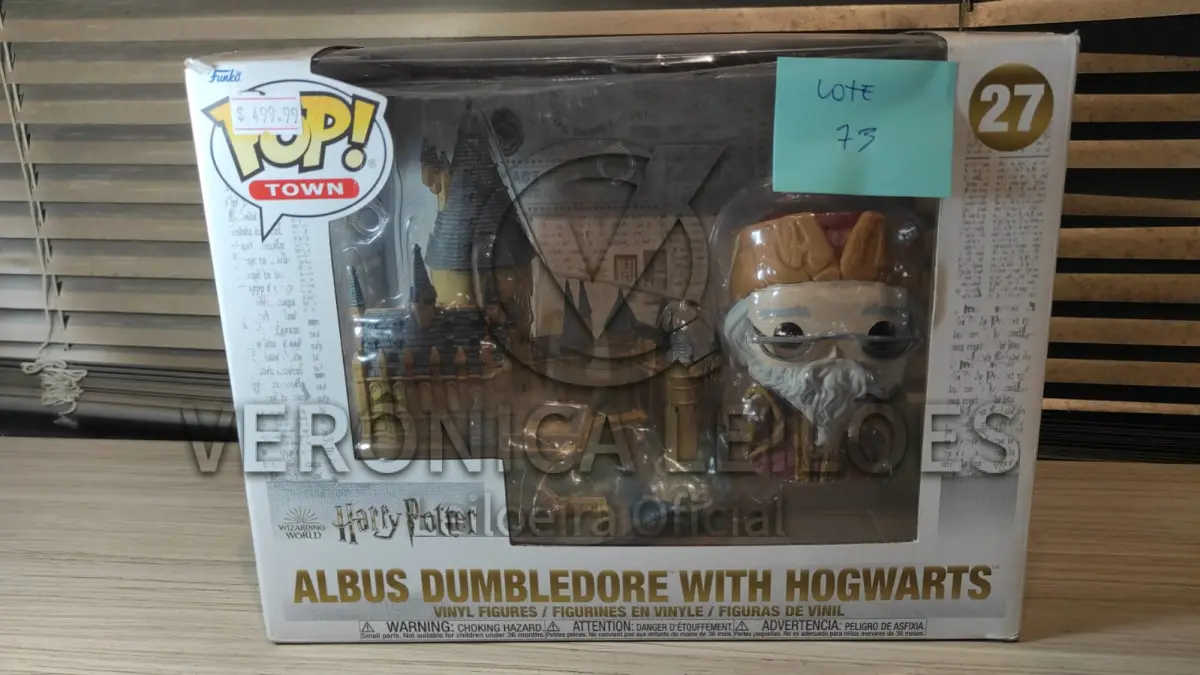 LOTE 073 - Funko Pop! Town - Albus Dumbledore with hogwarts - cod 27 - medio