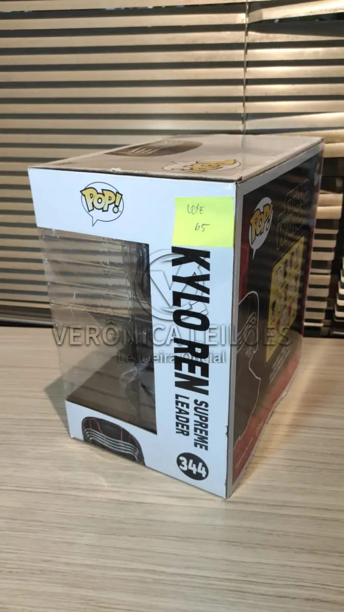 LOTE 065 - Funko Pop! Star Wars 344 - Kylo Ren Supreme Leader - Grande