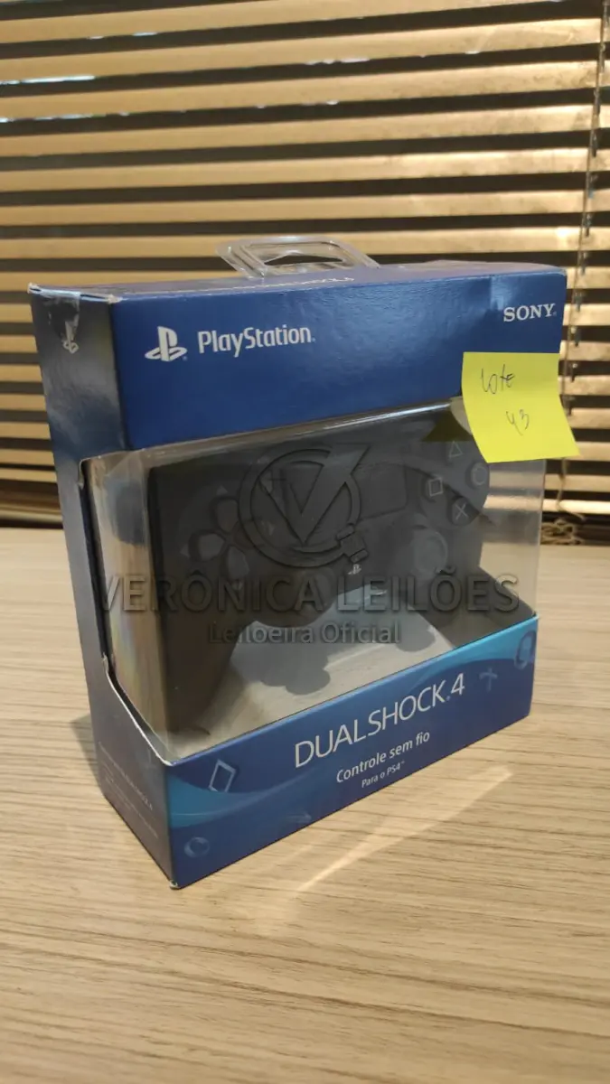 LOTE 042 - Controle para videogame Dual Shock 4