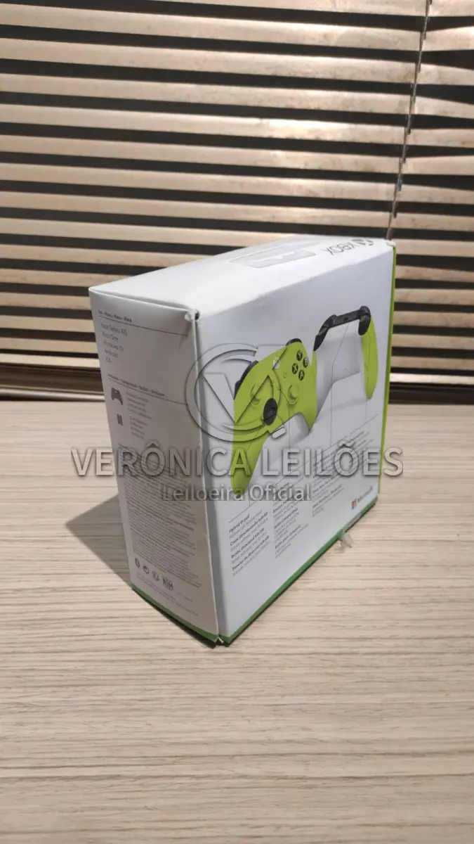 LOTE 033 - Controle para Xbox Eletric Volt