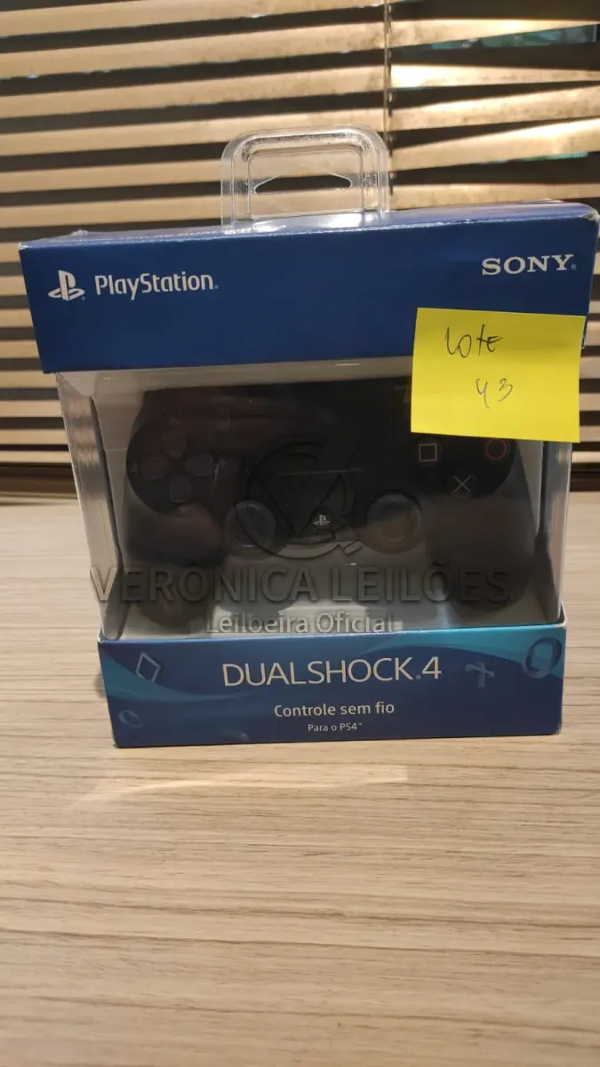 LOTE 042 - Controle para videogame Dual Shock 4