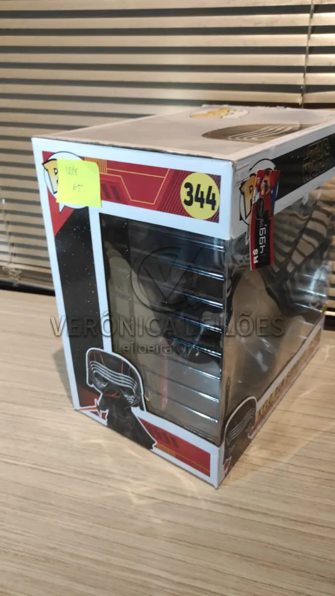 LOTE 065 - Funko Pop! Star Wars 344 - Kylo Ren Supreme Leader - Grande