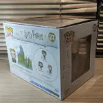 LOTE 073 - Funko Pop! Town - Albus Dumbledore with hogwarts - cod 27 - medio